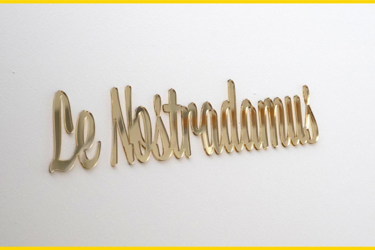 Le Nostradamus - Magnifique Appartement Cours Principal Plein Centre Avec Parking Salon-de-Provence Buitenkant foto