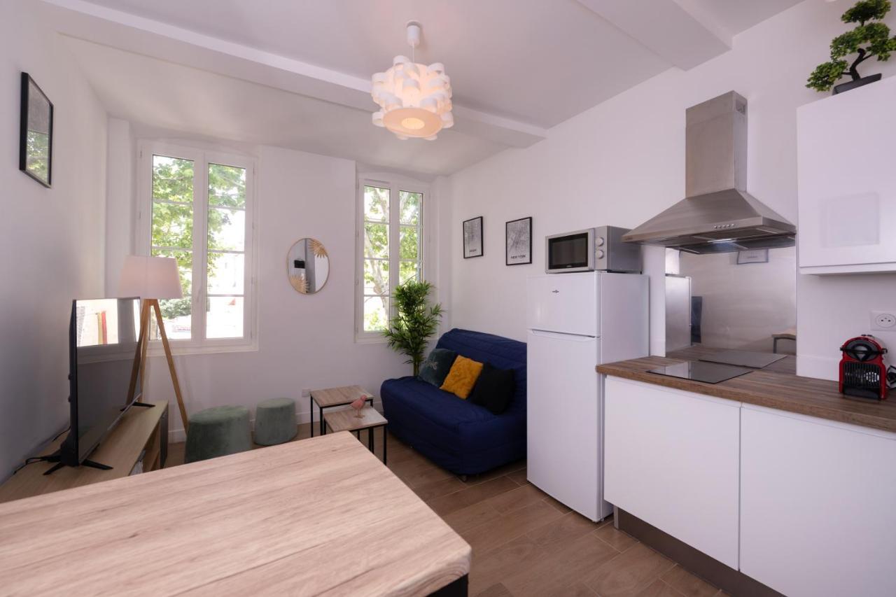 Le Nostradamus - Magnifique Appartement Cours Principal Plein Centre Avec Parking Salon-de-Provence Buitenkant foto