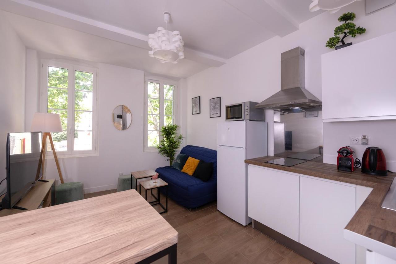 Le Nostradamus - Magnifique Appartement Cours Principal Plein Centre Avec Parking Salon-de-Provence Buitenkant foto