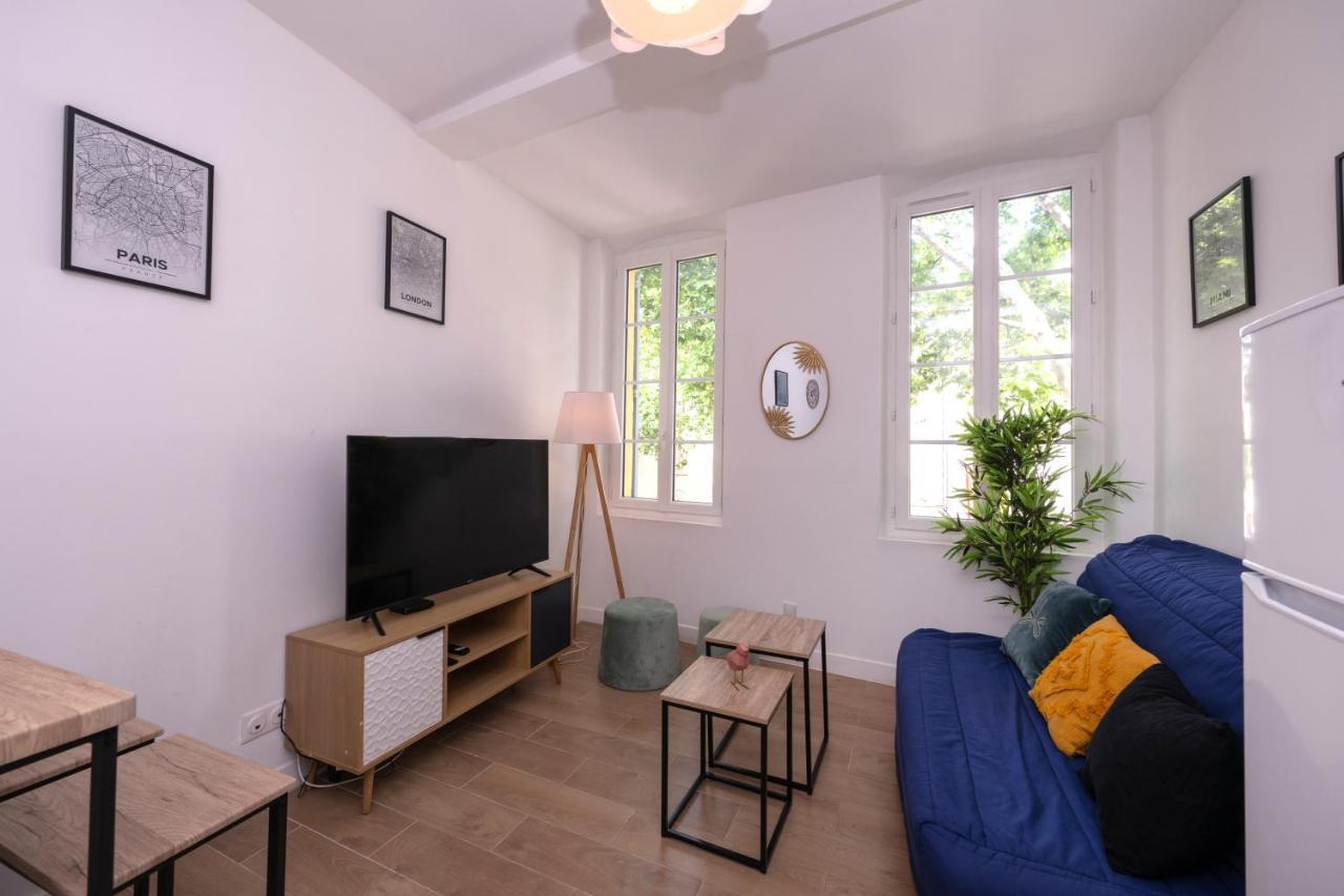Le Nostradamus - Magnifique Appartement Cours Principal Plein Centre Avec Parking Salon-de-Provence Buitenkant foto