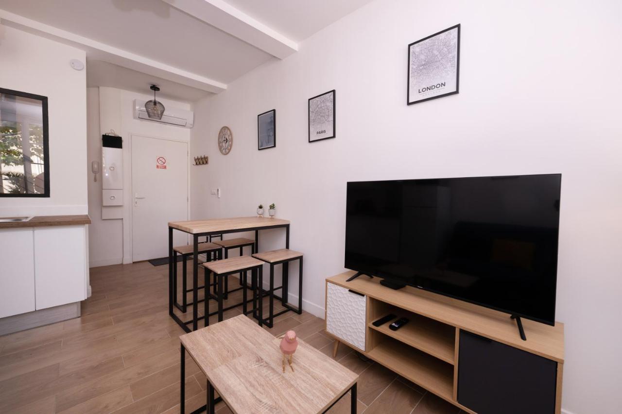 Le Nostradamus - Magnifique Appartement Cours Principal Plein Centre Avec Parking Salon-de-Provence Buitenkant foto
